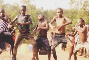 african kids danceing